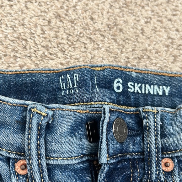 GAP Kids Distressed Skinny Jean, 6 - Picture 4 of 9